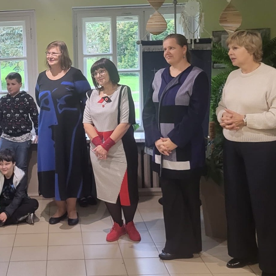 Ķeipenes pamatskolas skolotājas Skolotāju dienas pasākumā skolā