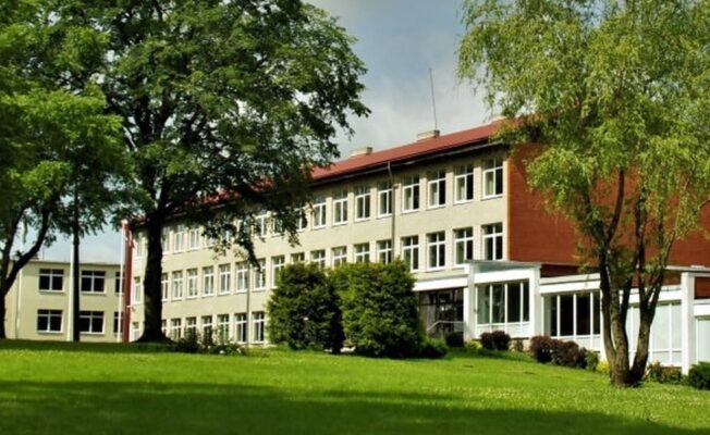 Madlienas skola — ēka