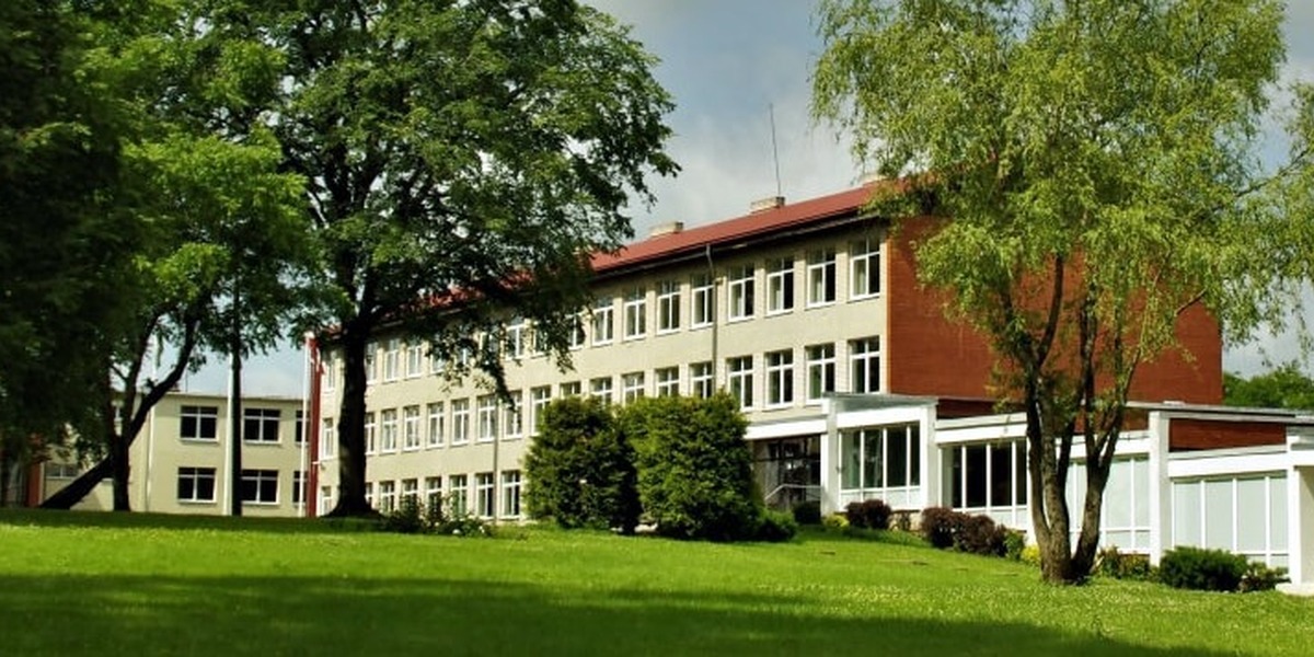 Madlienas skola — ēka