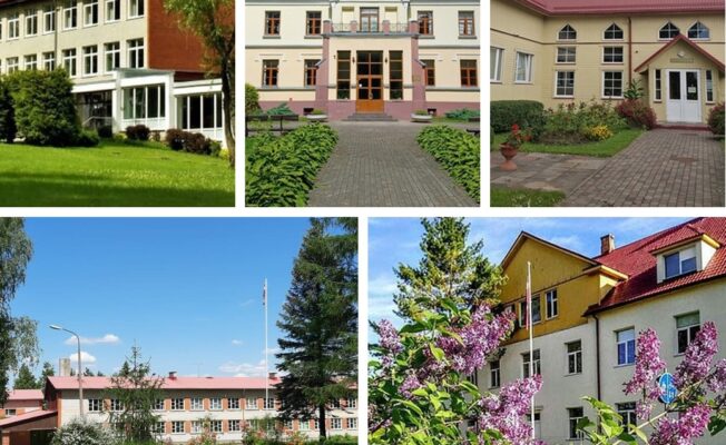 Piecu fotoattēlu kolāža, kurā attēlotas dažādas ēkas ar gaišām fasādēm un sarkaniem jumtiem, ieskautas zaļā vidē ar zālieniem, kokiem un ziediem. Dažos attēlos redzami bruģēti celiņi un karogu masti.