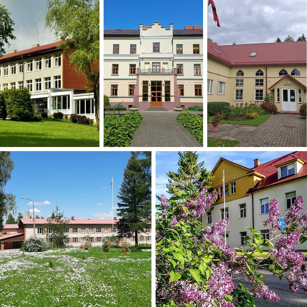 Piecu fotoattēlu kolāža, kurā attēlotas dažādas ēkas ar gaišām fasādēm un sarkaniem jumtiem, ieskautas zaļā vidē ar zālieniem, kokiem un ziediem. Dažos attēlos redzami bruģēti celiņi un karogu masti.